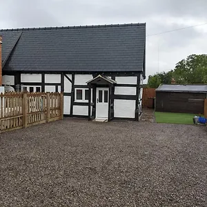  Holiday home Characterful 2 Bed Cottage, Quiet Village Setting